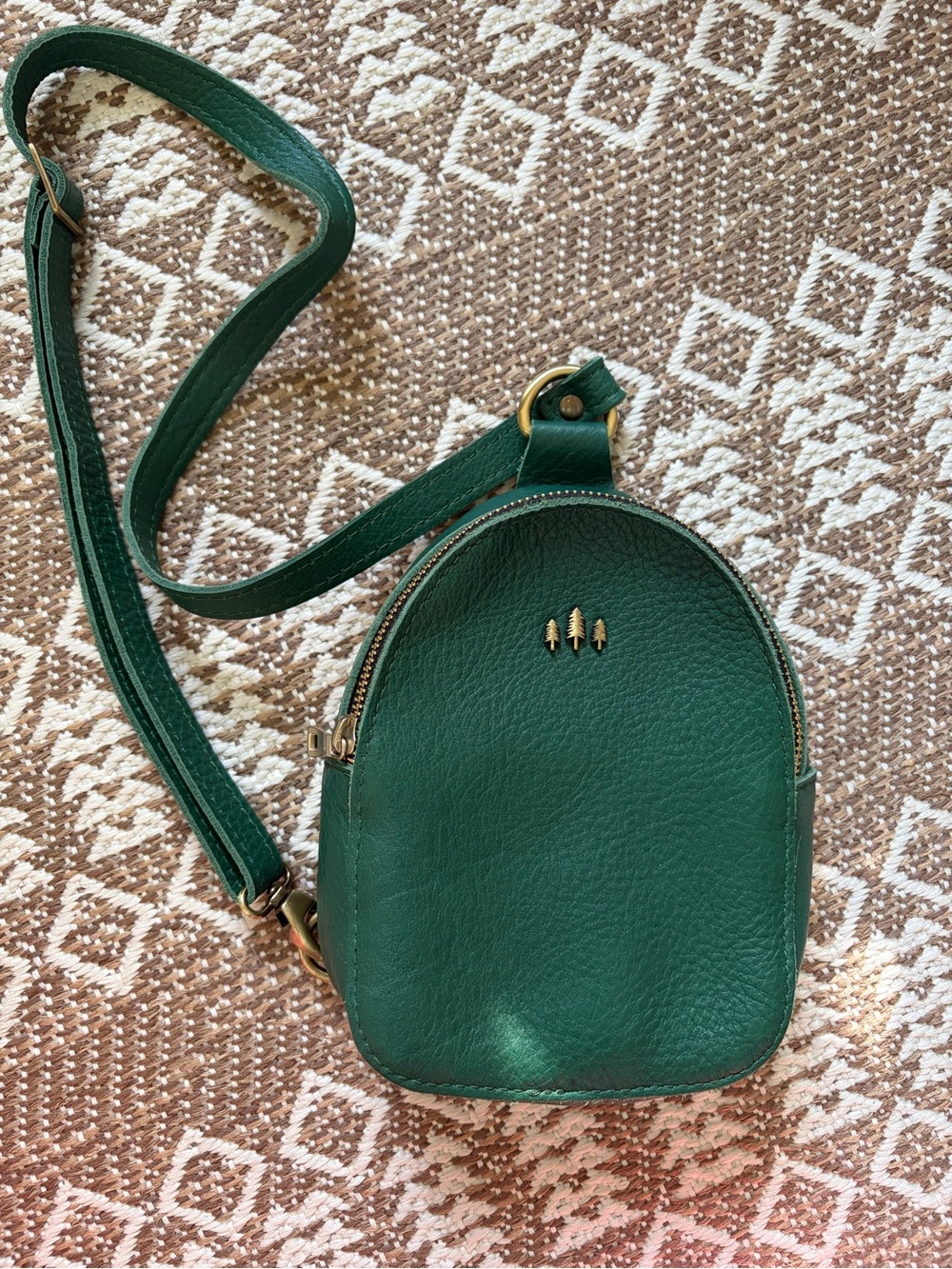 Portland Leather Sydney Sling Crossbody Bag Pebbled Green